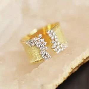 Elegant Cubic Zirconia Women's Ring